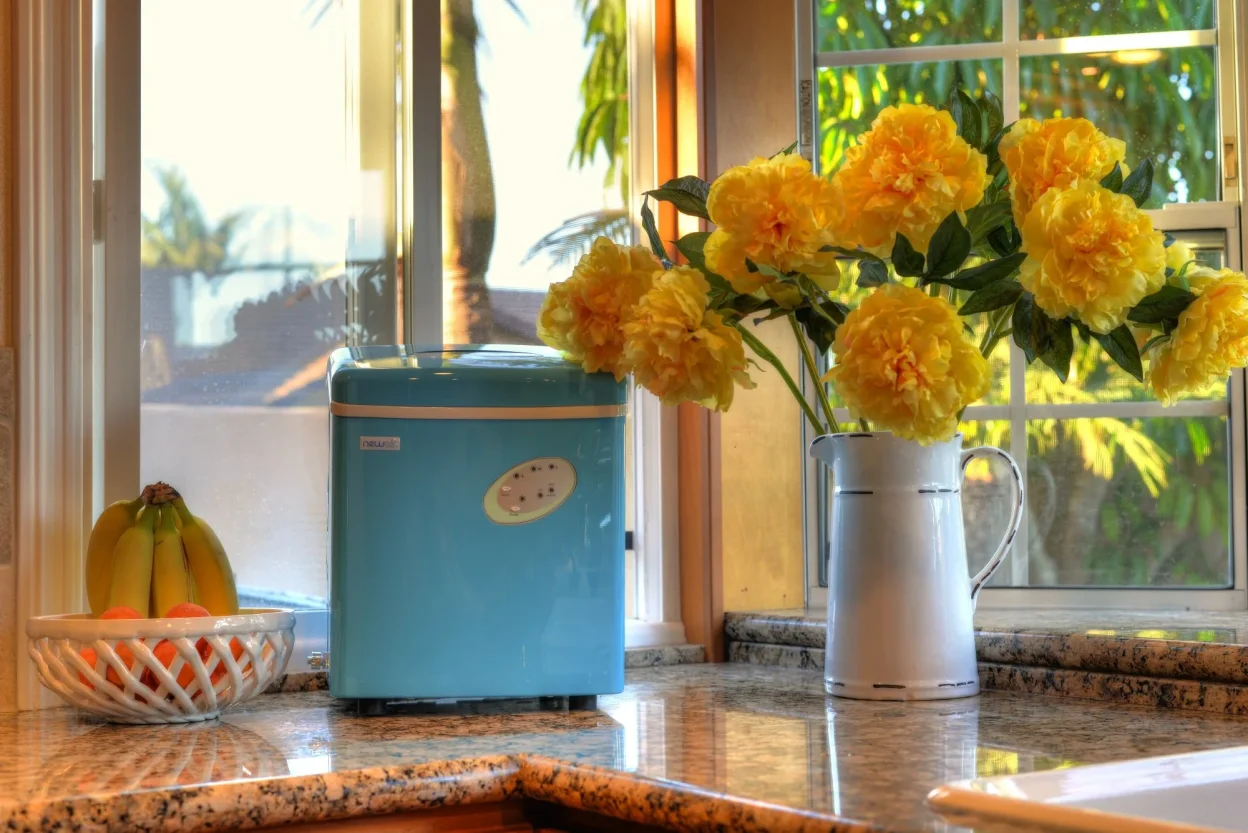 Newair Countertop Ice Maker, 28 lbs. of Ice a Day, 3 Ice Sizes, BPA-Free Parts