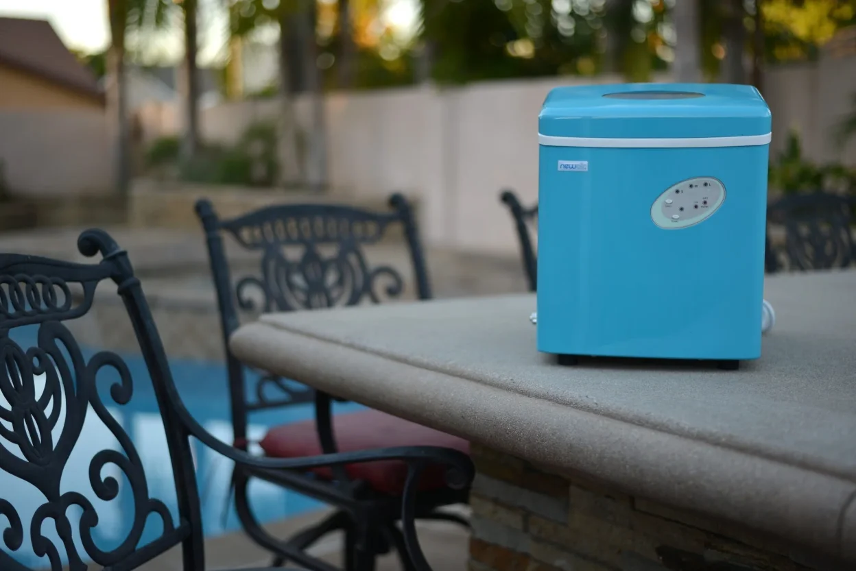Newair Countertop Ice Maker, 28 lbs. of Ice a Day, 3 Ice Sizes, BPA-Free Parts