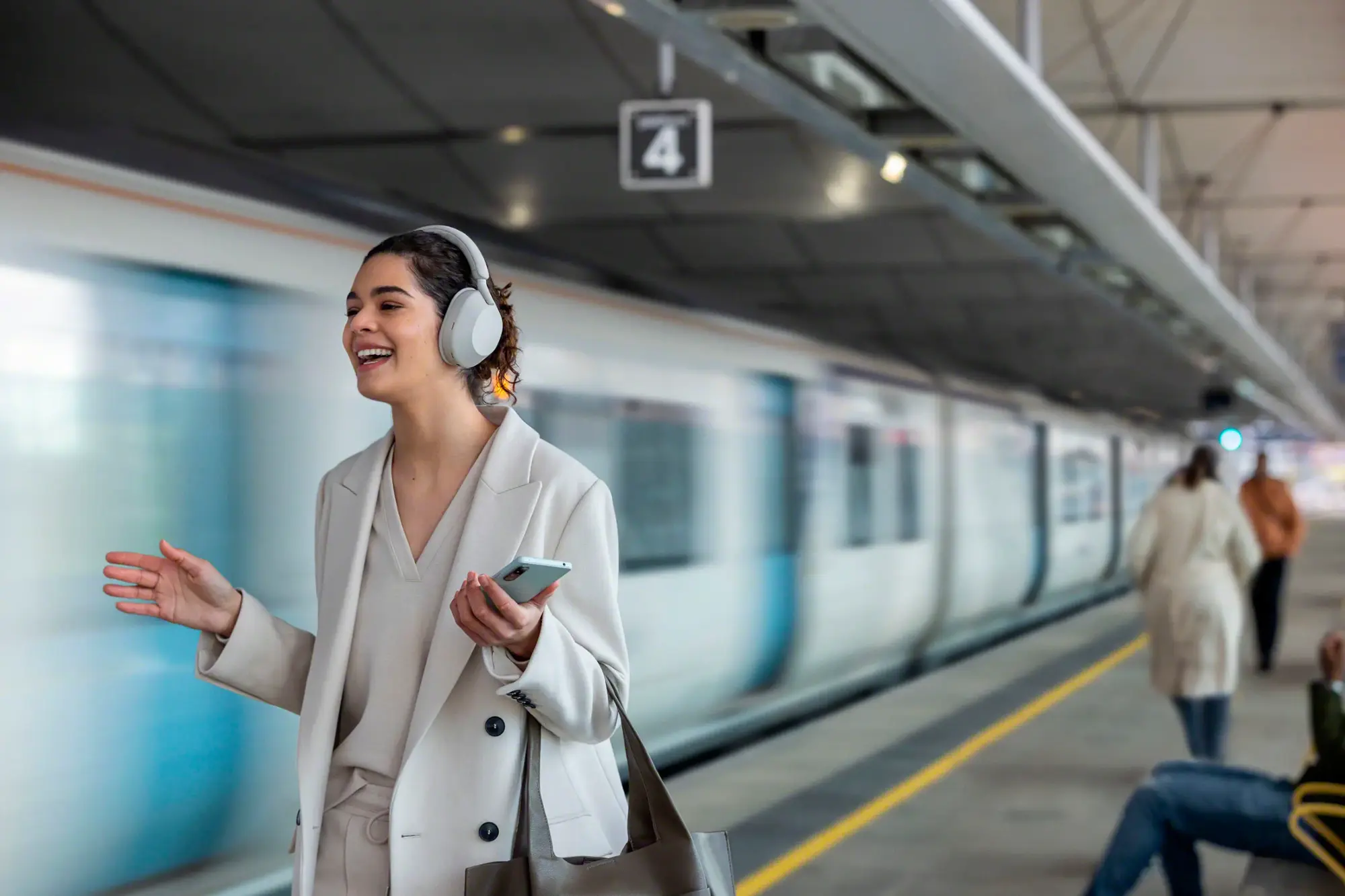 Sony - WH-1000XM5 Wireless Noise-Canceling Over-the-Ear Headphones