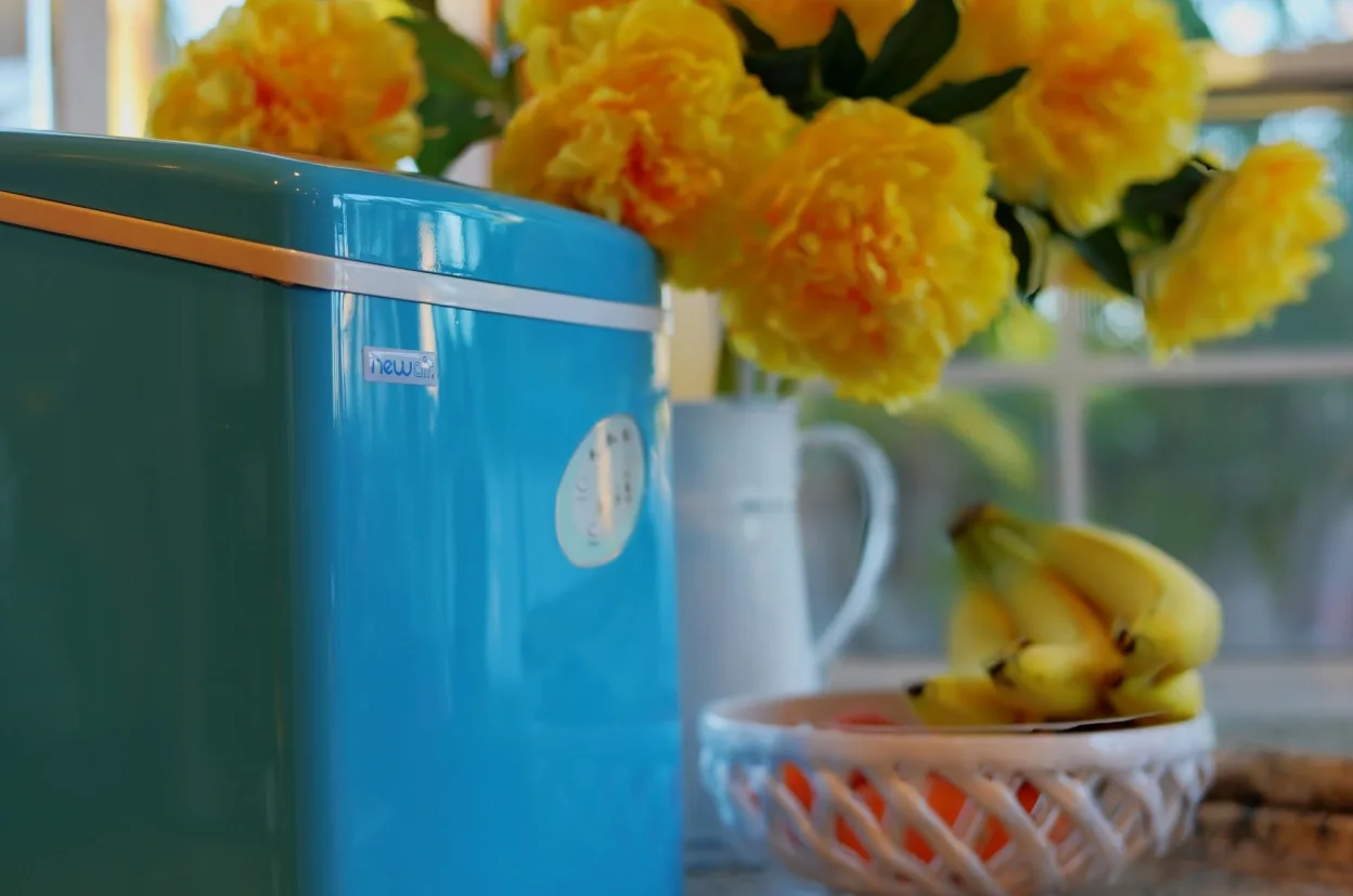 Newair Countertop Ice Maker, 28 lbs. of Ice a Day, 3 Ice Sizes, BPA-Free Parts