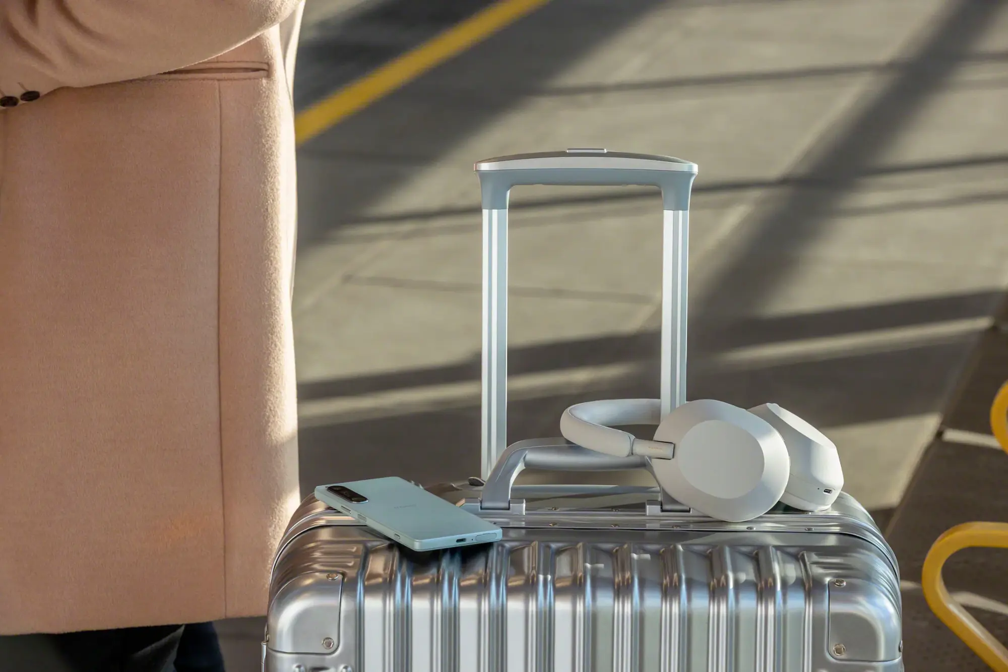 Sony - WH-1000XM5 Wireless Noise-Canceling Over-the-Ear Headphones